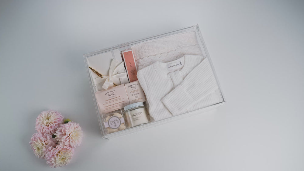Luxury mommy and baby gift set with 100 percent cashmere sweater
Premium new mom gift with jewelry and keepsake acrylic box
Baby and mom luxury bundle with soft newborn essentials
Elegant mommy and baby gift presented in acrylic keepsake box
